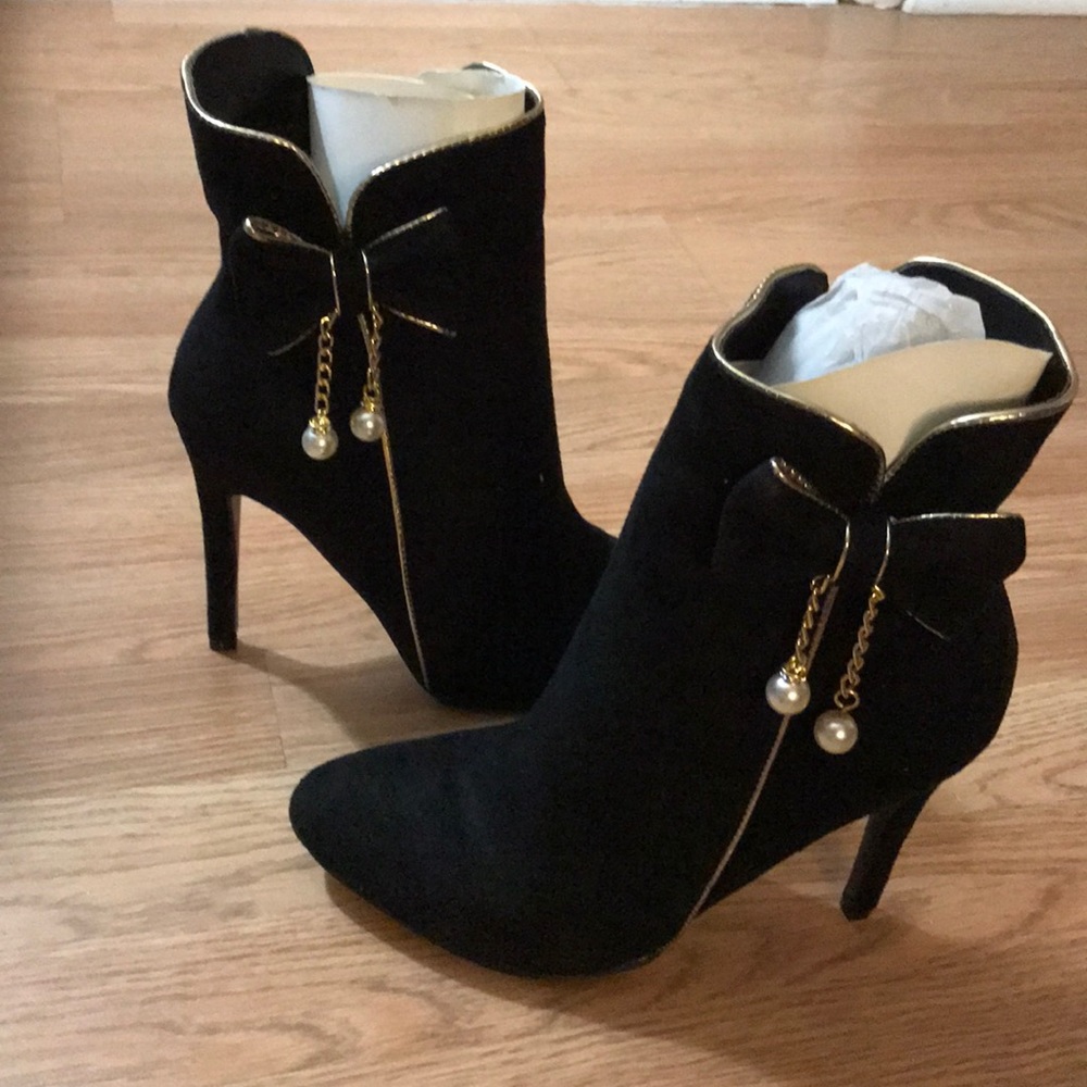New bow boots